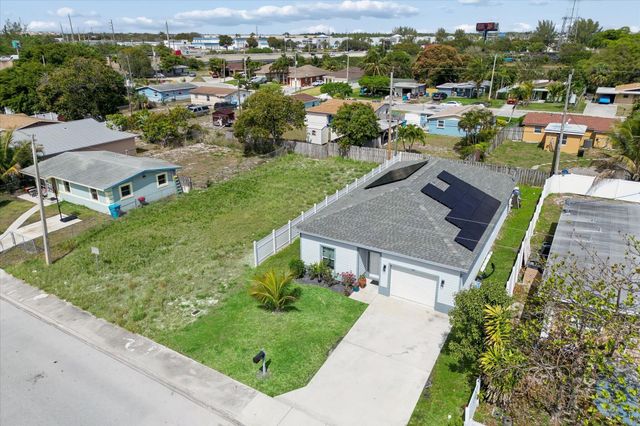 525 NW 12th Avenue, Boynton Beach, FL 33435