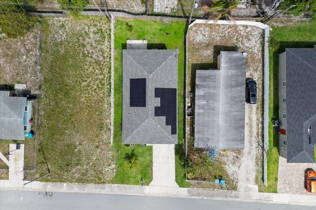 525 NW 12th Avenue, Boynton Beach, FL 33435