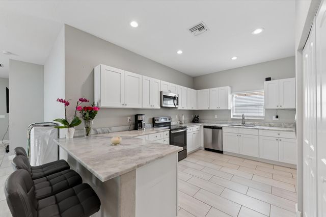 525 NW 12th Avenue, Boynton Beach, FL 33435