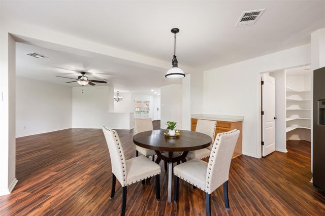 521 Boone Valley DR, Round Rock, TX 78664