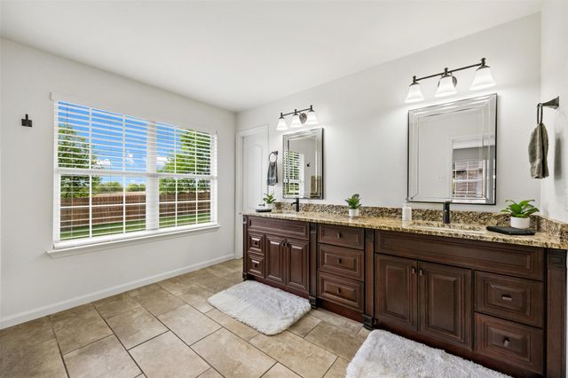 521 Boone Valley DR, Round Rock, TX 78664