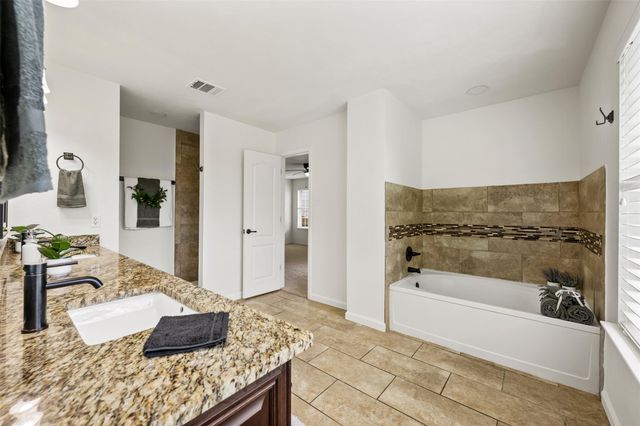 521 Boone Valley DR, Round Rock, TX 78664