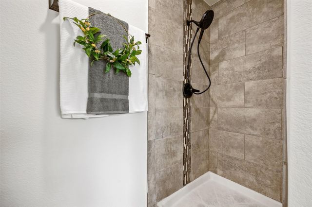 521 Boone Valley DR, Round Rock, TX 78664