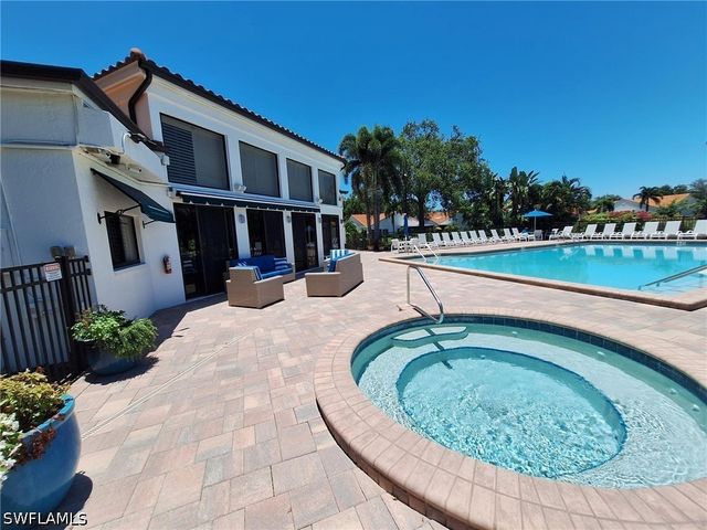 551 Beachwalk CIR, Naples, FL 34108
