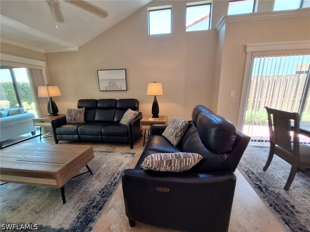 551 Beachwalk CIR, Naples, FL 34108