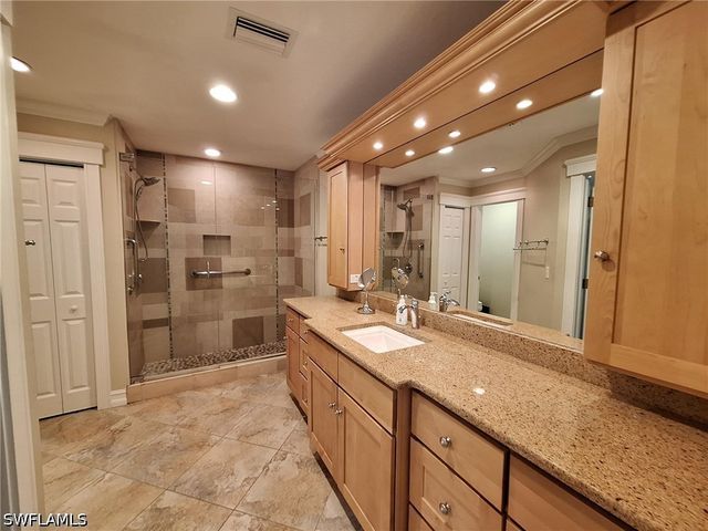 551 Beachwalk CIR, Naples, FL 34108