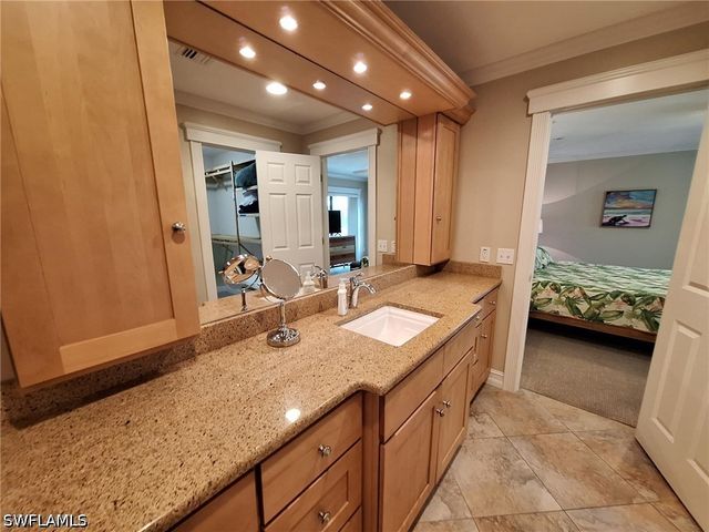 551 Beachwalk CIR, Naples, FL 34108