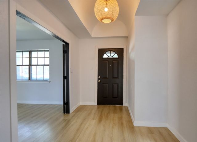 2126 Huntington Drive, Grand Prairie, TX 75051