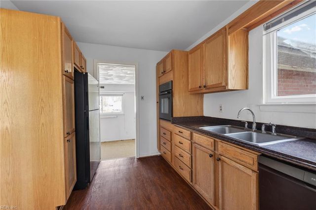 5532 Poplar Hall DR, Norfolk, VA 23502