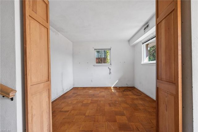 5532 Poplar Hall DR, Norfolk, VA 23502