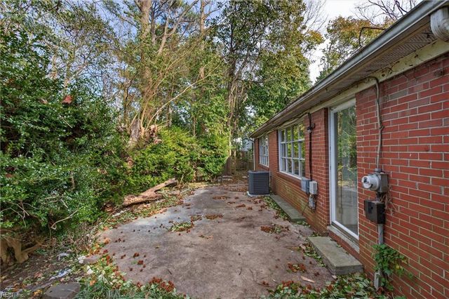 5532 Poplar Hall DR, Norfolk, VA 23502