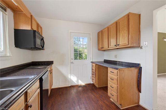 5532 Poplar Hall DR, Norfolk, VA 23502