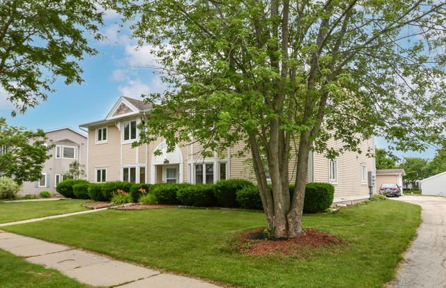 2067 Cliff-Alex COURT S #1, Waukesha, WI 53189