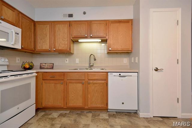 4300 Forder Gardens Place E, St Louis, MO 63129