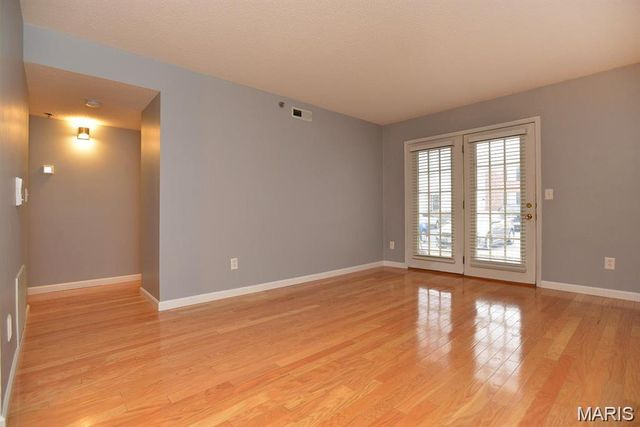 4300 Forder Gardens Place E, St Louis, MO 63129