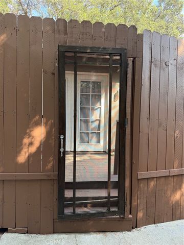 1542 E Woodbury Road, Pasadena, CA 91104