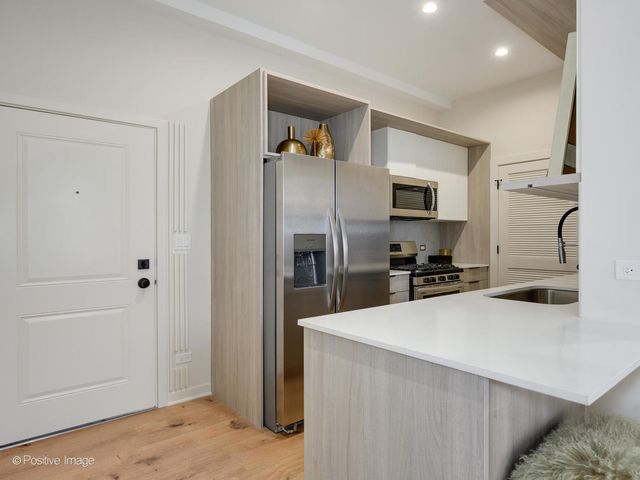 2801 Thatcher Avenue 304, River Grove, IL 60171