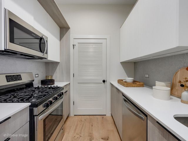 2801 Thatcher Avenue 304, River Grove, IL 60171