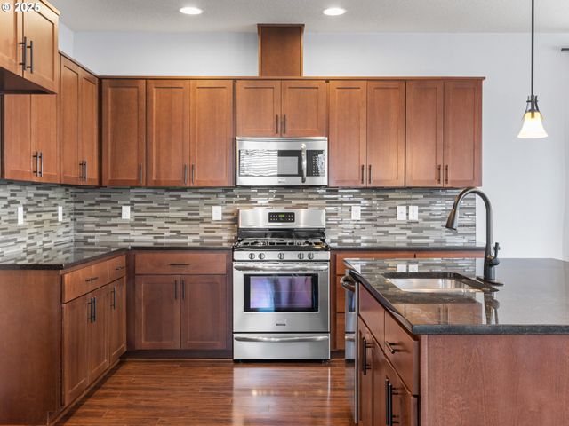 10693 Nw 288TH Ter, North Plains, OR 97133