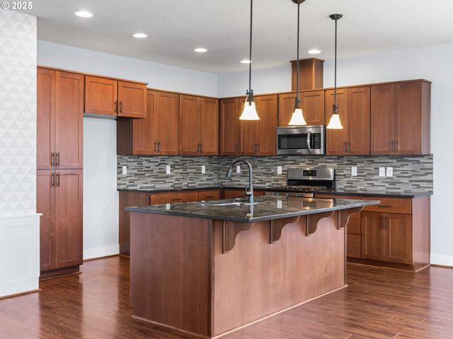 10693 Nw 288TH Ter, North Plains, OR 97133