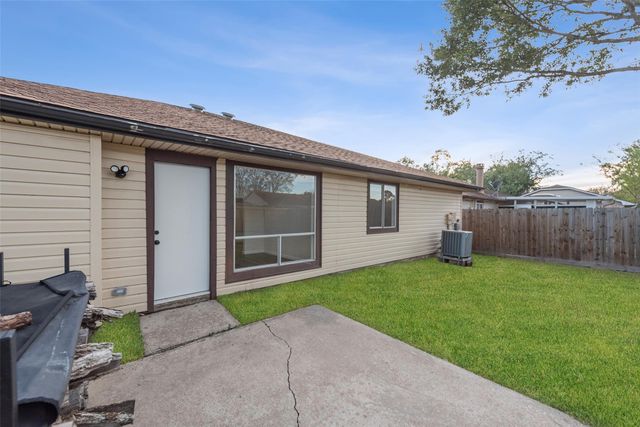 2792 Forest Point Drive, League City, TX 77573