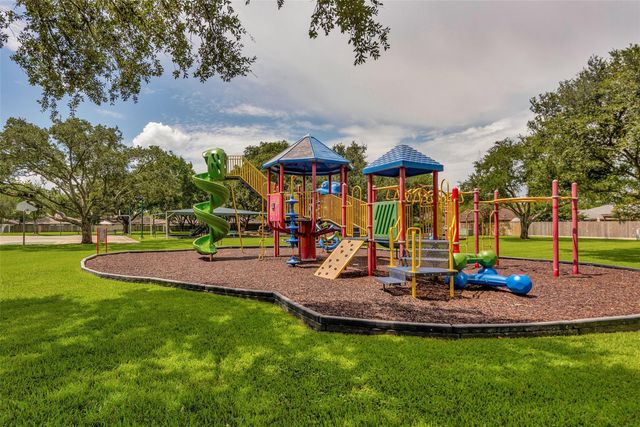 2792 Forest Point Drive, League City, TX 77573