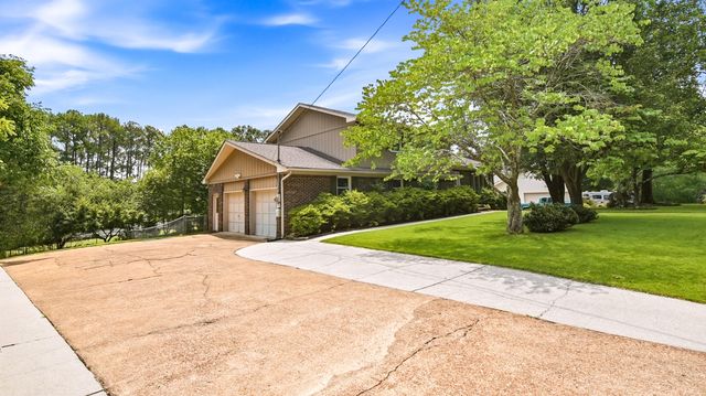 6700 Moss Lake Drive, Hixson, TN 37343