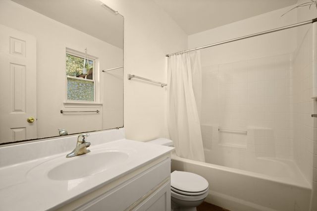 200 Blanket Flower DR, Bastrop, TX 78602