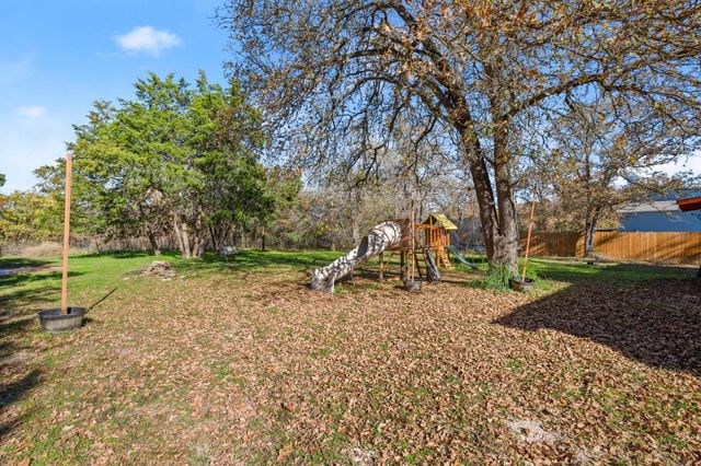 200 Blanket Flower DR, Bastrop, TX 78602