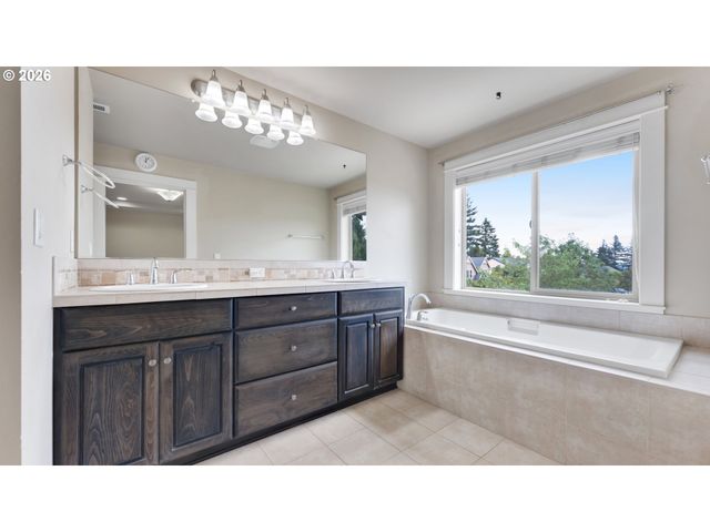 11126 Se PHEASANT RIDGE Dr, Happy Valley, OR 97086