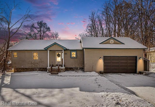 10540 Kenrich Drive, Brighton, MI 48116