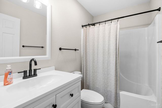 1502 College Pkwy, Gulf Breeze, FL 32563