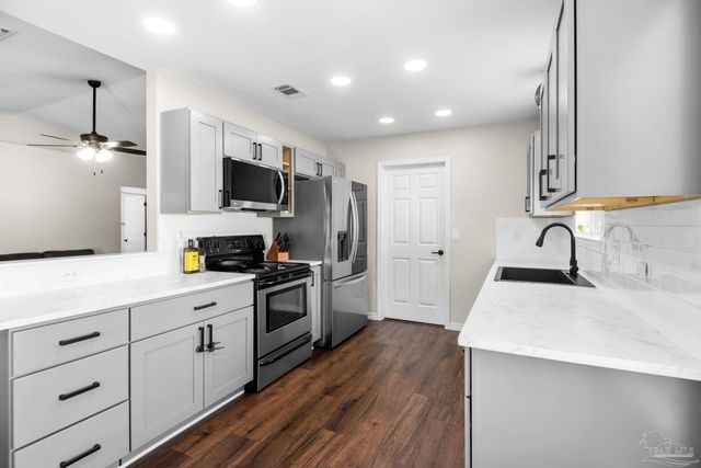 1502 College Pkwy, Gulf Breeze, FL 32563