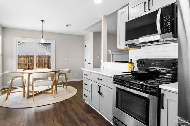 1502 College Pkwy, Gulf Breeze, FL 32563