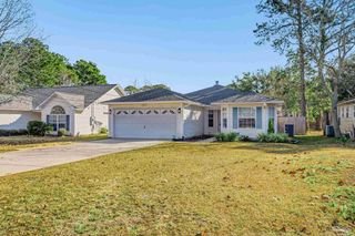 1502 College Pkwy, Gulf Breeze, FL 32563