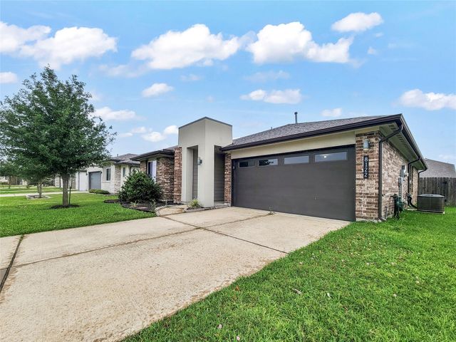 8122 Hush Heights Drive, Rosharon, TX 77583