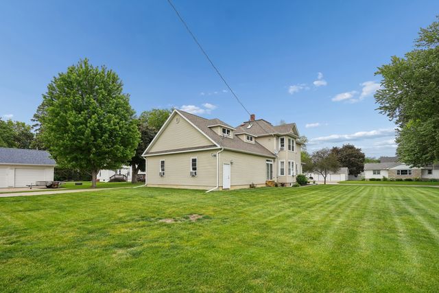 110 N. 4TH Street, Eldridge, IA 52748