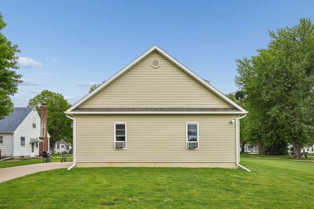 110 N. 4TH Street, Eldridge, IA 52748