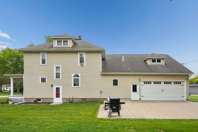 110 N. 4TH Street, Eldridge, IA 52748