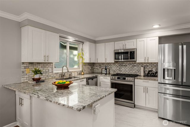 24230 SE 44th Street, Sammamish, WA 98029