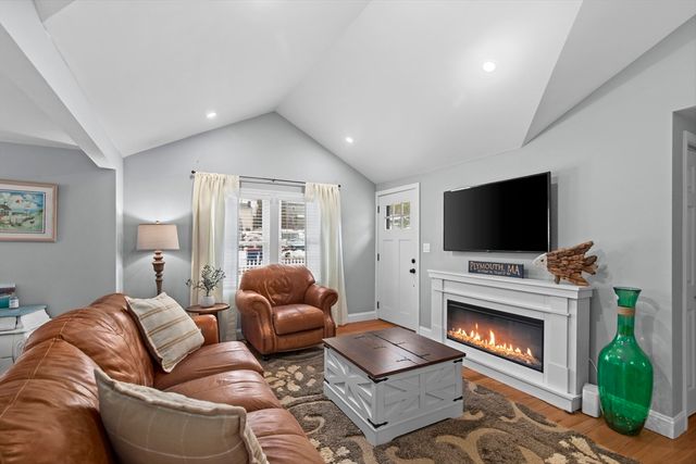 15 Florida Ave, Plymouth, MA 02360