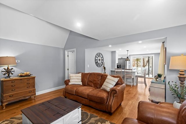 15 Florida Ave, Plymouth, MA 02360