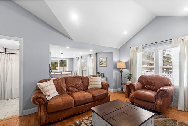 15 Florida Ave, Plymouth, MA 02360