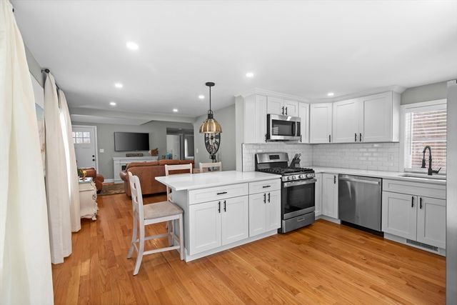 15 Florida Ave, Plymouth, MA 02360