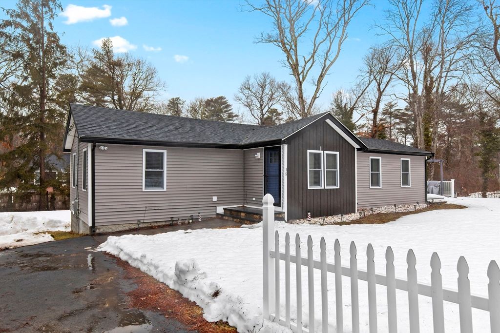 15 Florida Ave, Plymouth, MA 02360