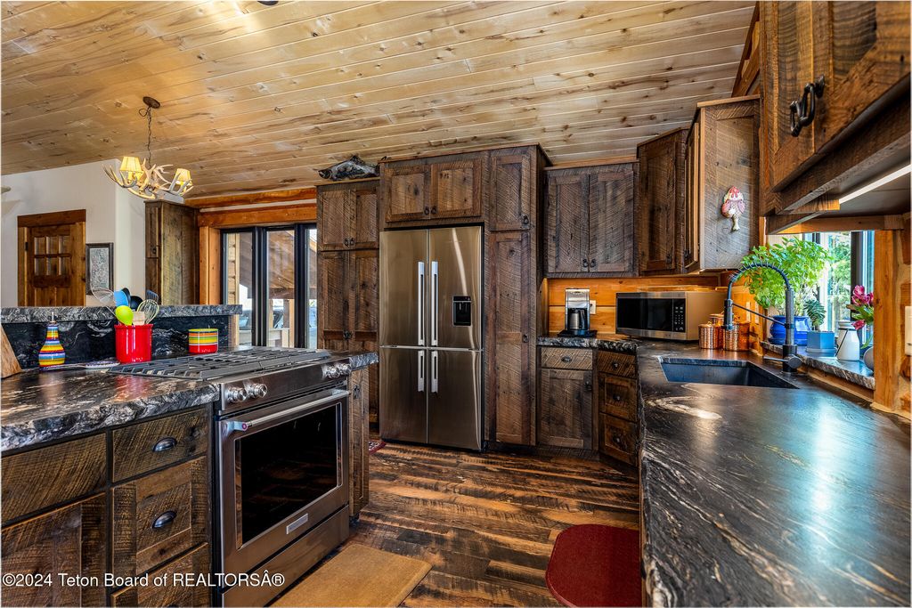 1905 N BEAVER Drive, Alta, WY 83414 photo 15