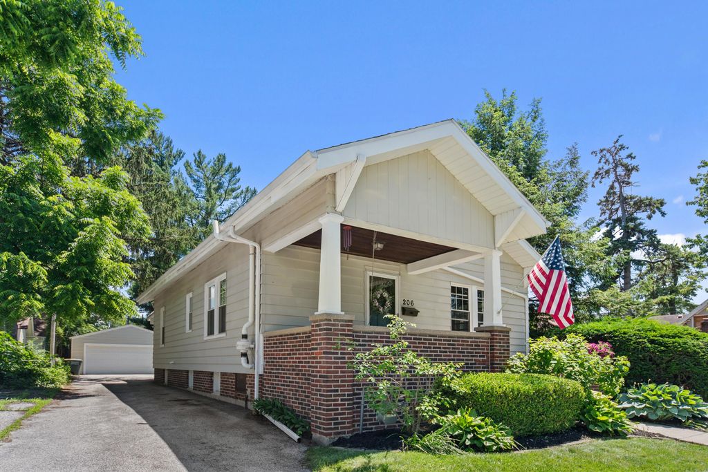 206 Morgan Boulevard, Valparaiso, IN 46383