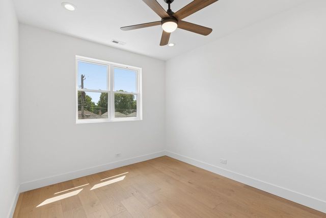 4941 N Kildare Avenue, Chicago, IL 60630