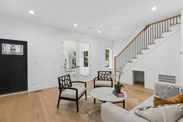 4941 N Kildare Avenue, Chicago, IL 60630