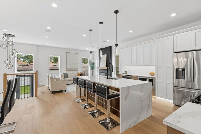4941 N Kildare Avenue, Chicago, IL 60630